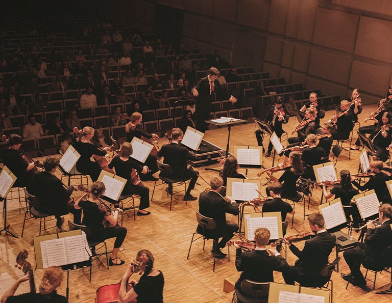 Ziel des Campus Grafenegg ist es, jungen professionellen Musikerinnen und Musikern bei ihrem Eintritt ins Berufsleben neuartige Perspektiven aufzuzeigen und wichtige Impulse zu geben.  © Lisa Edi