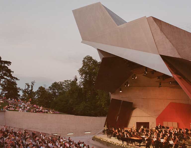 The Grafenegg Festival in Lower Austria is one of the most important orchestra festivals in Europe. Music, nature and architecture merge to a grand work of art.