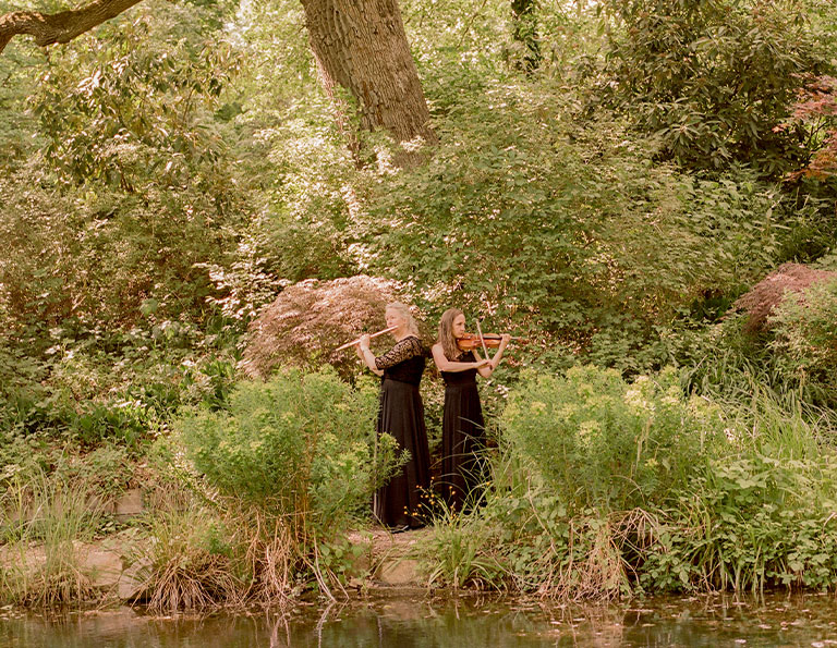 300 years of history: Walk through a 32 hectars wide enchanting castle park. © Lisa Edi