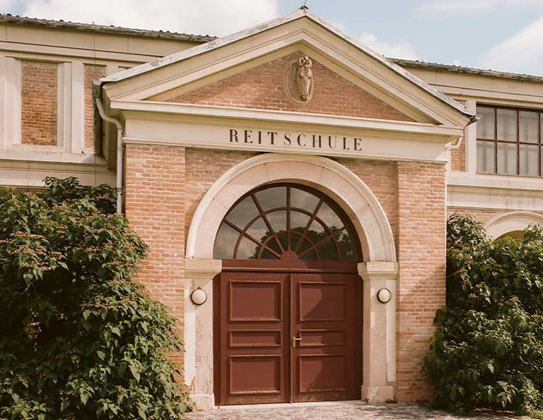 The Reitschule, built in the 19th century, and the neighbouring Auditorium enter into a compelling symbiosis of old and new. 